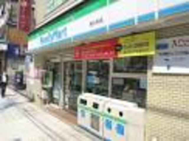 コンビニ　ファミリーマート東大井三丁目店（コンビニ）まで298m