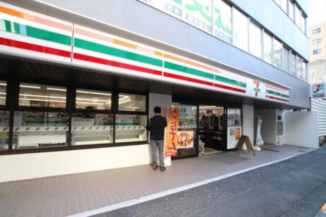 コンビニ　セブンイレブン市谷砂土原町店（コンビニ）まで115m