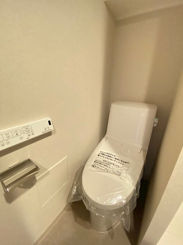トイレ　（参考写真）同じ間取の別のお部屋です