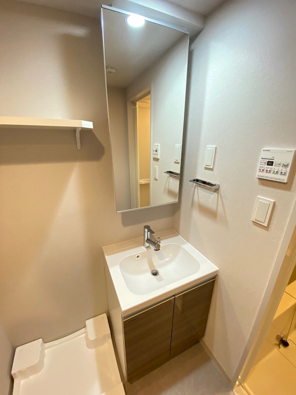 洗面設備　（参考写真）同じ間取の別のお部屋です