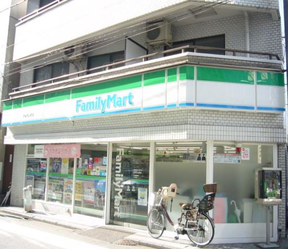 コンビニ　ファミリーマート 渋谷神山町店（コンビニ）まで215m