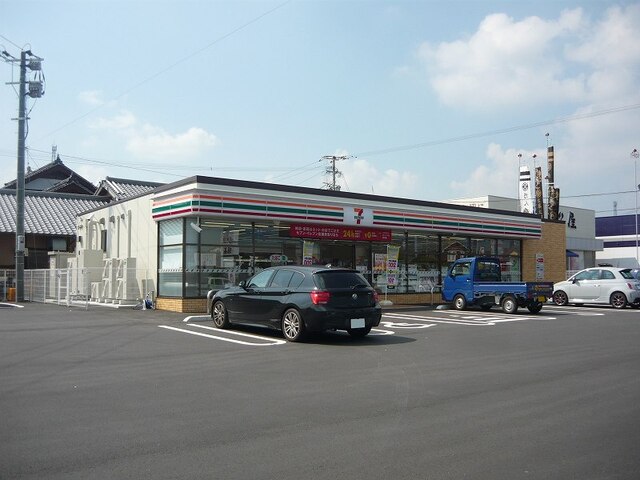 コンビニ　セブンイレブン（コンビニ）まで650m