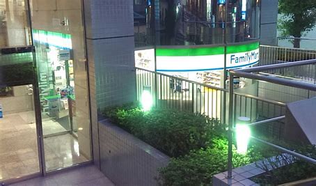 コンビニ　ファミリーマート 麹町駅前店（コンビニ）まで258m