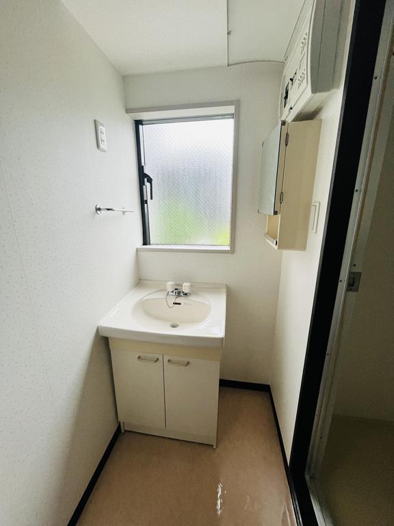 洗面設備　※別部屋の参考写真です。
