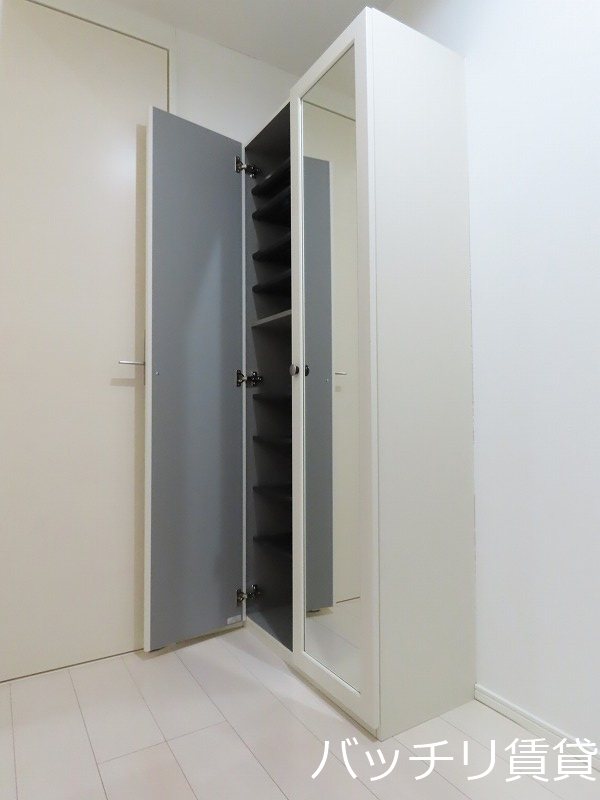 Casa Viola 栄生の玄関写真