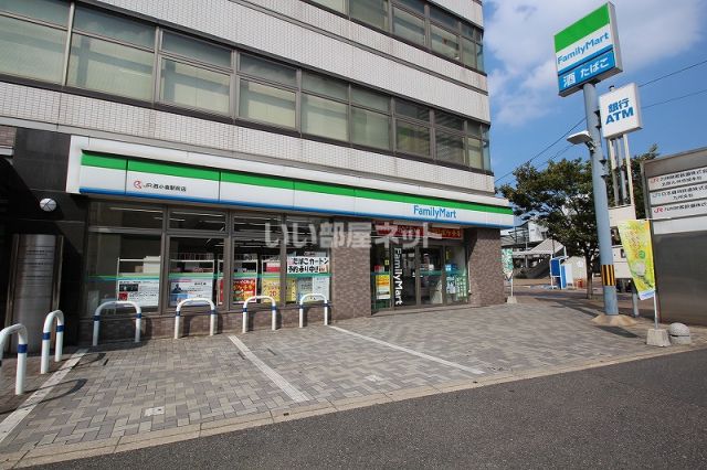 コンビニ　ファミリーマート　JR西小倉駅前店（コンビニ）まで393m
