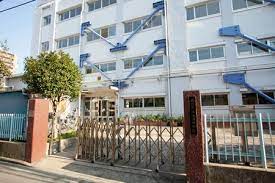 中学校　品川区立浜川中学校（中学校）まで981m