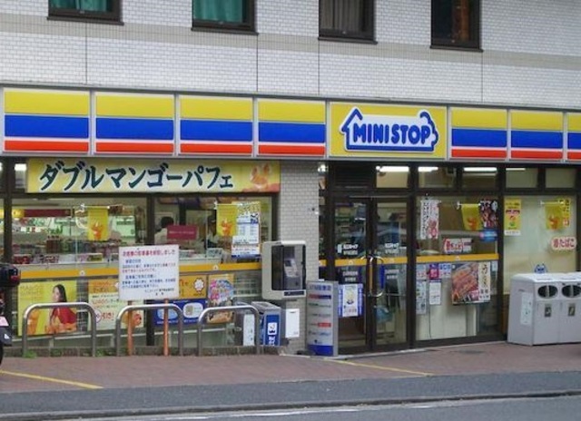 コンビニ　ミニストップ東戸塚品濃町店（コンビニ）まで1060m