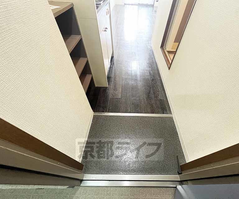 玄関　出入りに十分なスペースを確保した玄関です。
