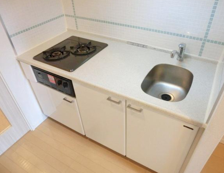 キッチン　別部屋の画像を使用しております。