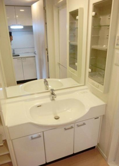 洗面設備　別部屋の画像を使用しております。