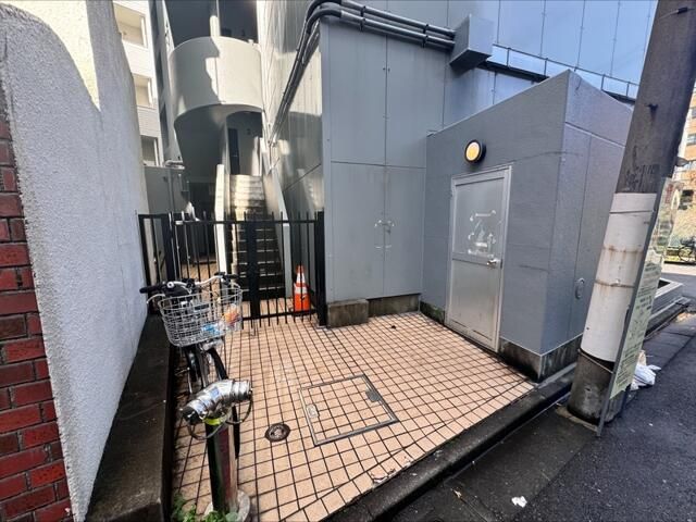 ＪＲ山手線 駒込駅 徒歩5分 7階建 築33年の外観写真