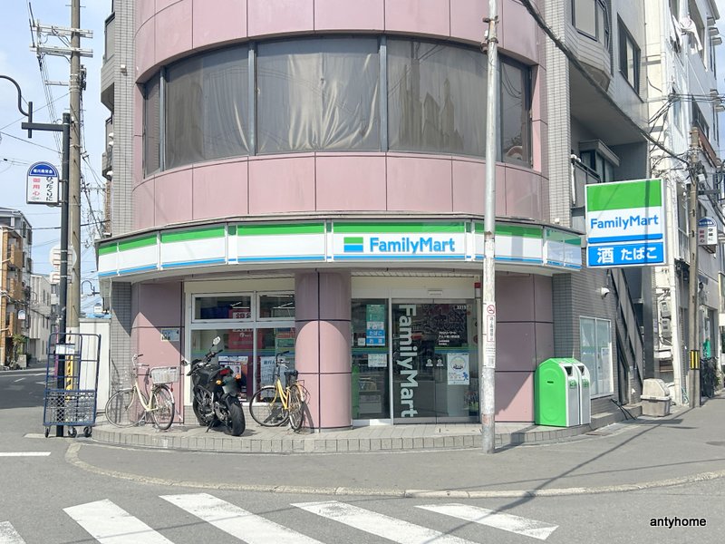コンビニ　ファミリーマート アムト相川駅前店（コンビニ）まで111m