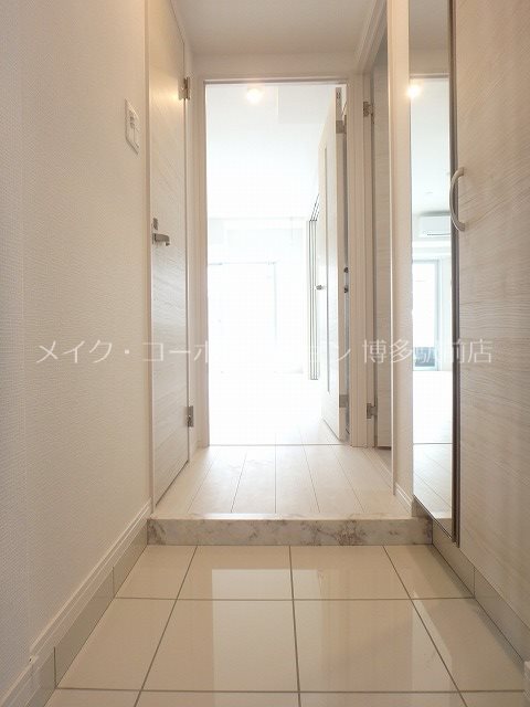 玄関　※写真は棟内別部屋参考写真