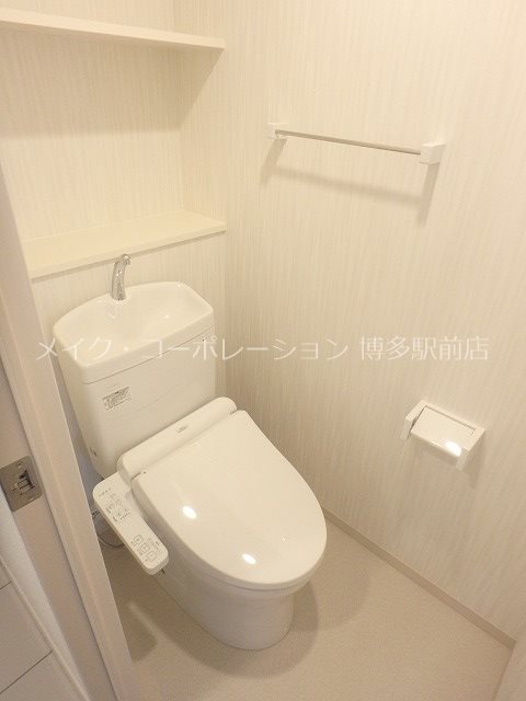 トイレ　※写真は棟内別部屋参考写真