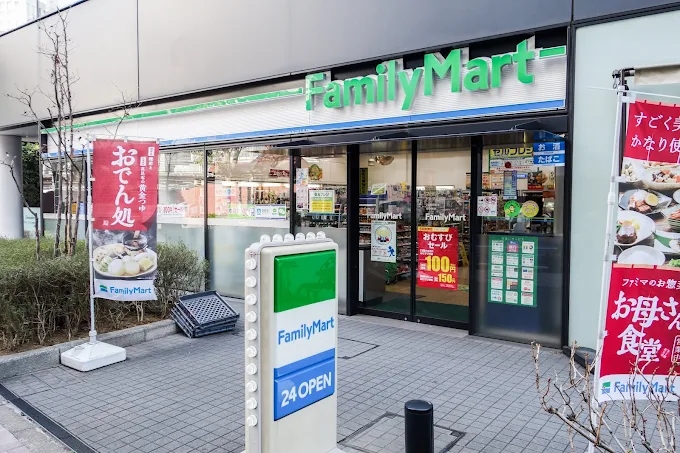 コンビニ　ファミリーマート大崎三丁目店（コンビニ）まで333m