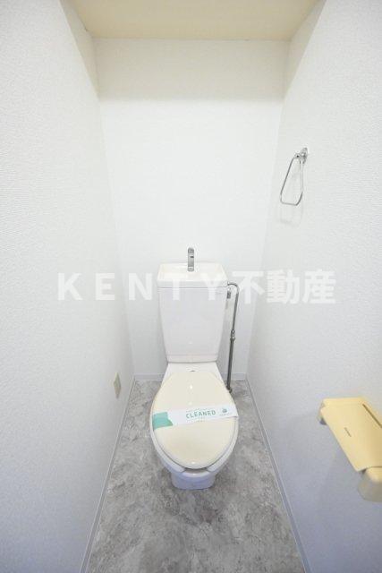 トイレ　落ち着いた色調のトイレです