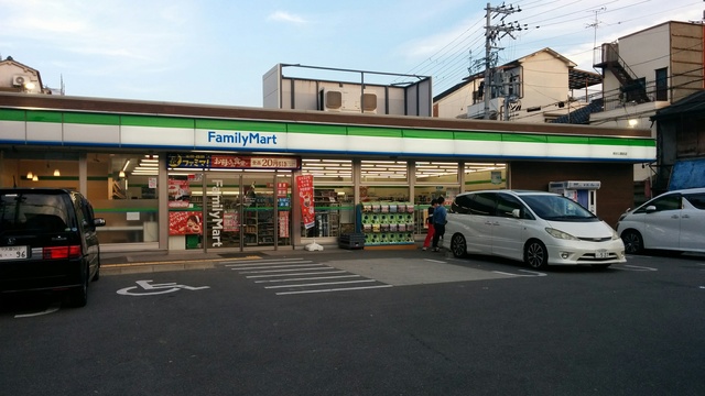 コンビニ　ファミリーマート桃谷公園前店（コンビニ）まで399m