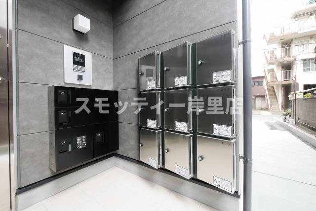 エントランス　落ち着いたエントランスです