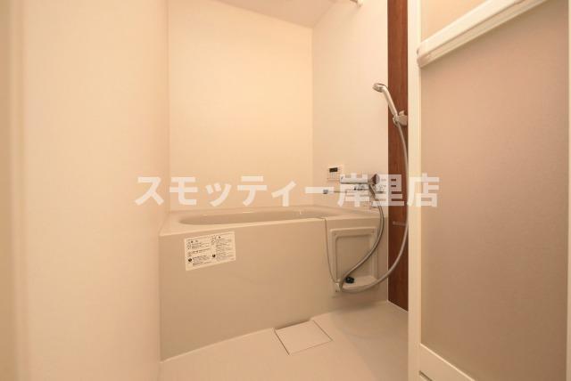 バス・シャワールーム　コンパクトで使いやすいお風呂です