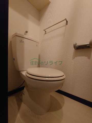 トイレ　別部屋参考写真となります