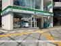 コンビニ　ファミリーマート西天満東店（コンビニ）まで302m
