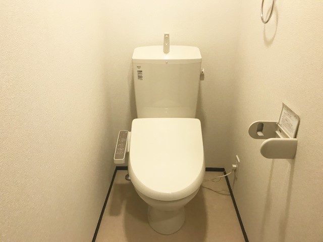 ＪＲ奥羽本線 蔵王駅 徒歩45分 3階建 築6年のトイレ写真