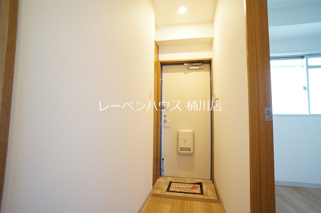 玄関　レーベンハウス桶川店へ　048-787-5511