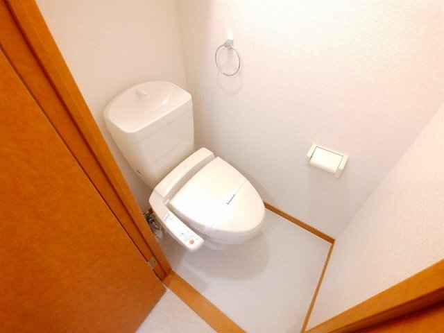 トイレ　トイレ：温水洗浄便座つき