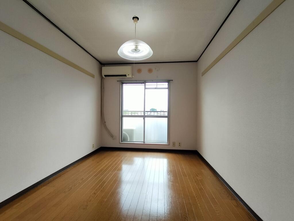 京王ハイツの居間写真
