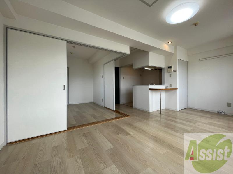 居室・リビング　広くてキレイなお部屋が広がっていて、充実した生活が送れそう。