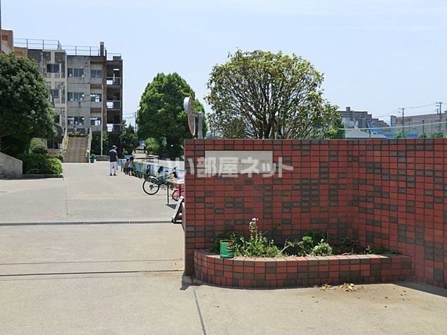 小学校　亀久保小学校（小学校）まで1133m