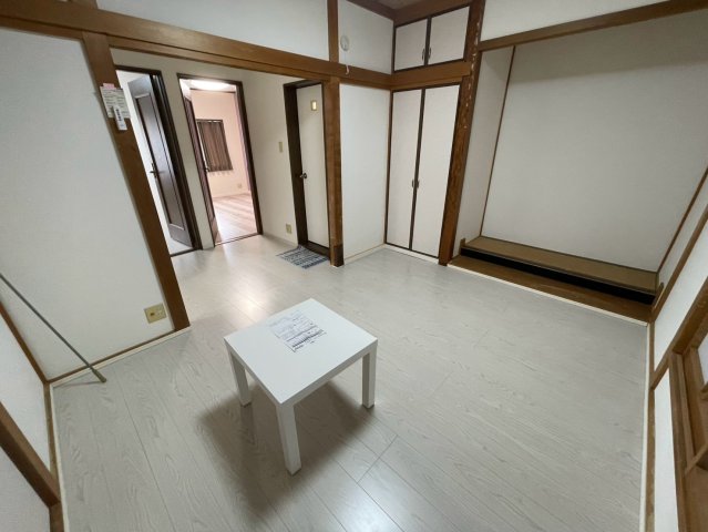 羽曳野市島泉4丁目戸建の玄関写真