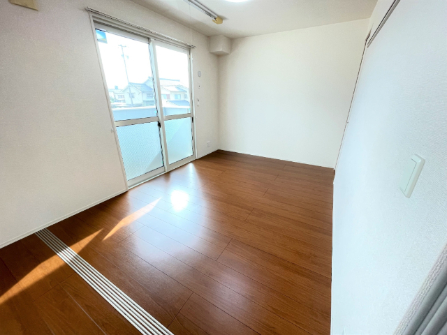 その他　南側の洋室です