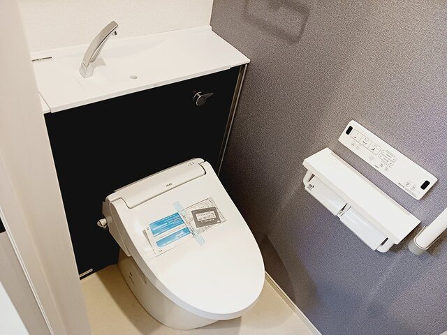 ＪＲ東海道本線 岐阜駅 バス乗車時間：30分 最寄りバス停で下車 徒歩4分 2階建 築2年のトイレ写真
