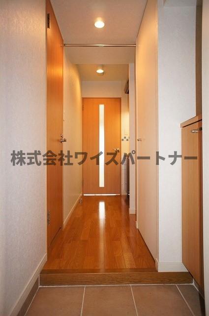 地下鉄七隈線 渡辺通駅 徒歩6分 12階建 築22年の玄関写真
