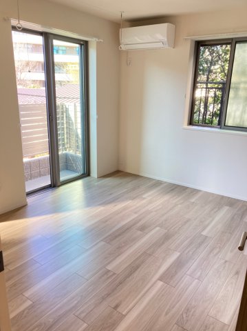 居室・リビング　★明るいフローリングの角部屋です★