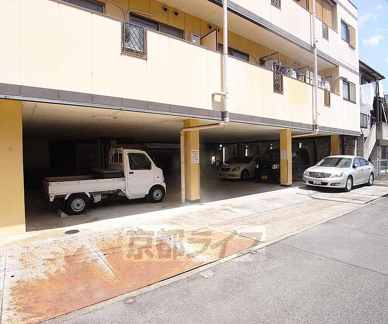 駐車場　１階が駐車場です。