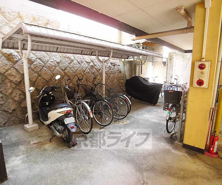 その他共有部分　屋内の駐輪場です。
