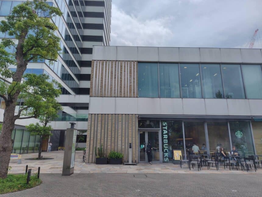 飲食店　スターバックス コーヒー 中野セントラルパーク店（飲食店）まで710m
