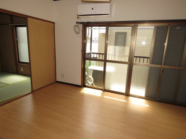 ソレイユ的場の居間写真
