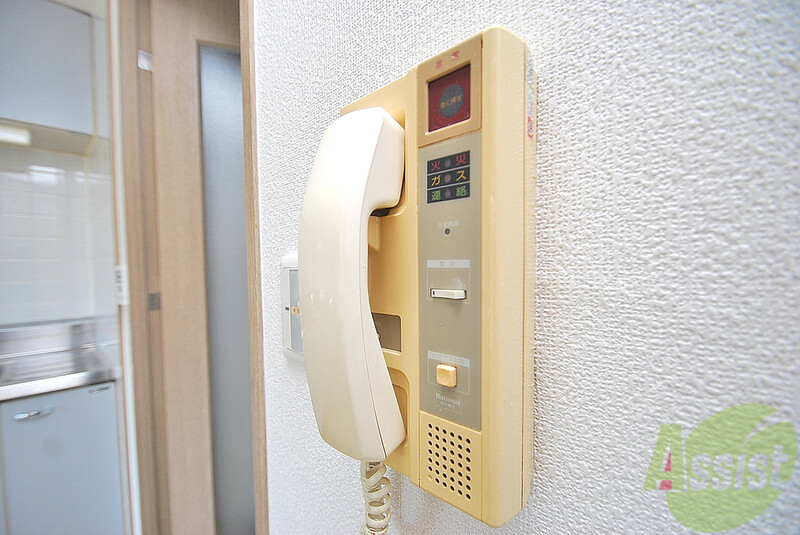セキュリティ　来客はインターフォンで確認してからドアを開けてくださいね