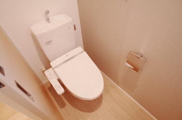 地下鉄箱崎線 箱崎宮前駅 徒歩5分 13階建 築10年のトイレ写真