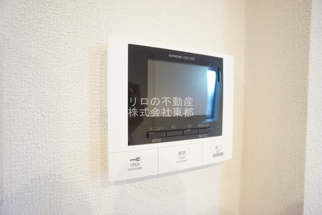 セキュリティ　来訪者の姿を確認できるＴＶモニター付インターホン設置済です！