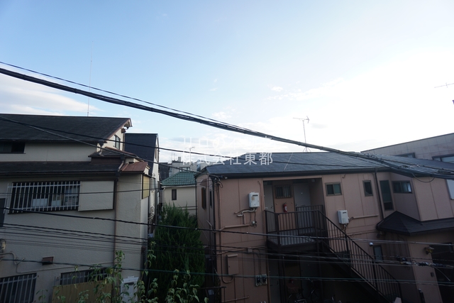 眺望　バルコニーからの景色です！圧迫感がないので暮らしやすい♪