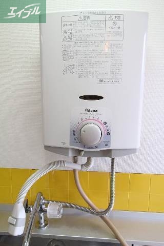 その他設備　瞬間湯沸し器