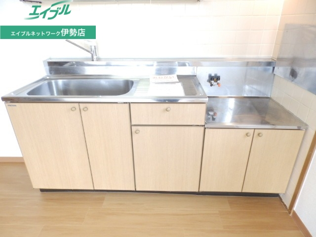キッチン　別部屋反転参考写真です