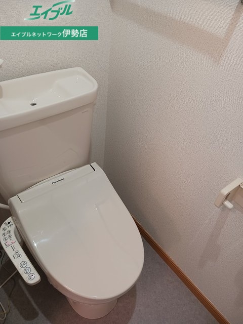 トイレ　別部屋反転参考写真です