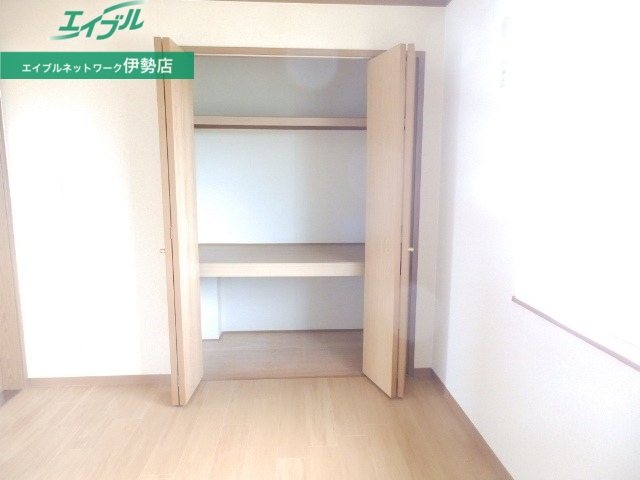 収納　別部屋反転参考写真です