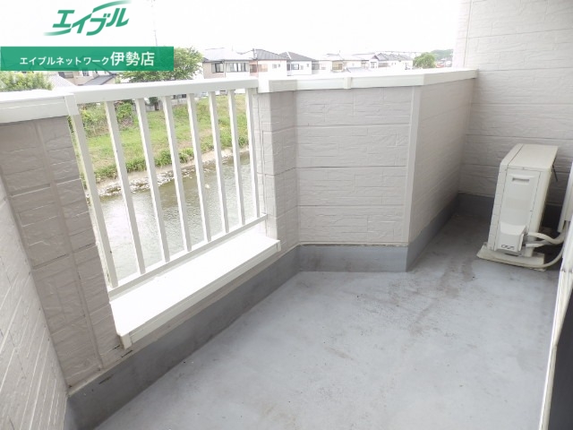 バルコニー　別部屋反転参考写真です